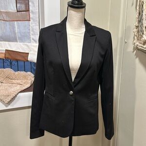 Leyla black single breasted blazer
With pinstripe lining